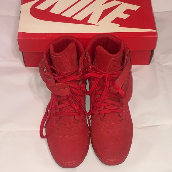 red high top pumas